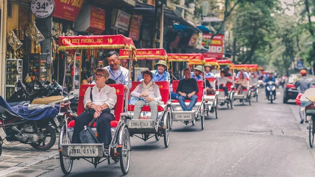 Vietnam-caters-to-a-wide-range-of travelers-with-different-budget Vietnam-caters-to-a-wide-range-of travelers-with-different-budget